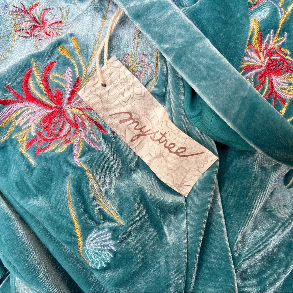 Embroidered Velvet Bell Sleeve Boho Kimono Cardigan - Picture 9 of 10